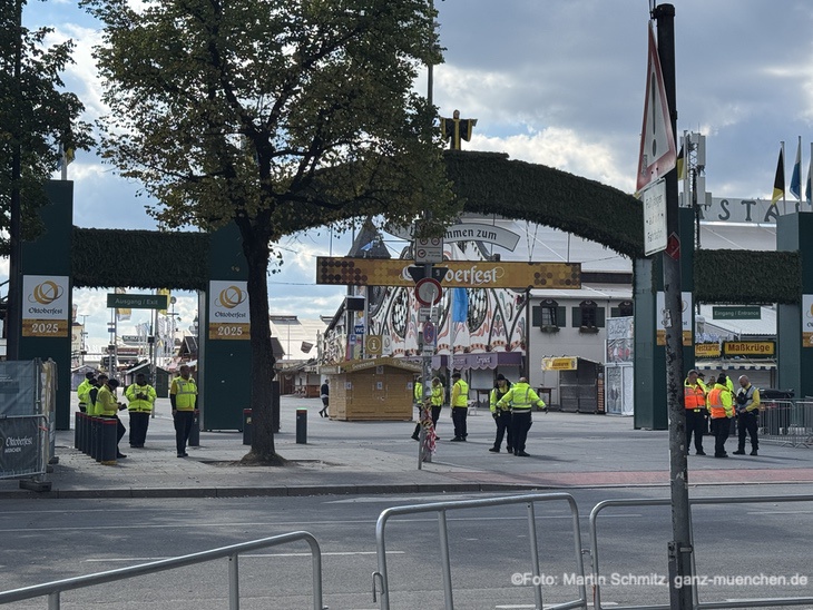 Oktoberfest blieb bis 17.30 Uhr gesschlossen am 01.10.2025 wegen einer Bedrohungslage (©Foto: Martin Schmitz)