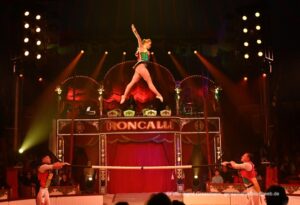 Trio BarBara - Russischer Barren - "ARTistART" Circus Roncalli Premiere 24.10.2025 (©Foto: Ingrid Grossmann)