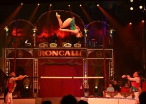 Trio BarBara - Russischer Barren - "ARTistART" Circus Roncalli Premiere 24.10.2025 (©Foto: Ingrid Grossmann)
