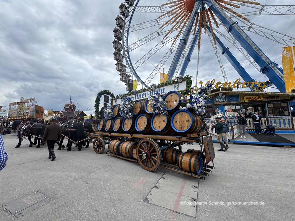 Auftakt Frühlingsfest mit Einzug der Brauereikutschen (©Foto: Martin Schmitz)