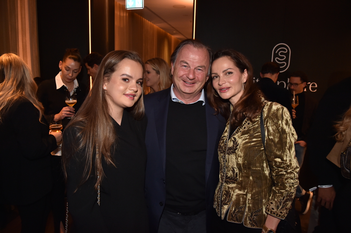 Christoph Schoeller, Anastasia Wahl und Mutter Mary-Ann Schoeller Opening Event, Panel Talk, MitoSphere, The Longevity Hub im Hotel Königshof München am 25.03.2026 Foto: BrauerPhotos/ Goran Nitschke