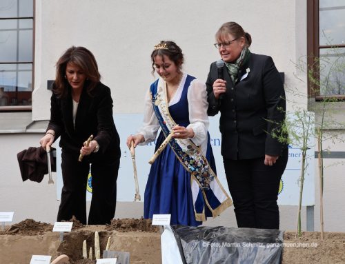 Saisonauftakt 2026: Erster Spargel am Münchner Viktualienmarkt gestochen