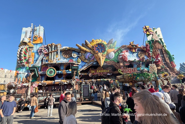 Dr. Archibald auf dem Nünberger Frühlings-Volksfest 2026 (©Foto: Martin Schmitz)
