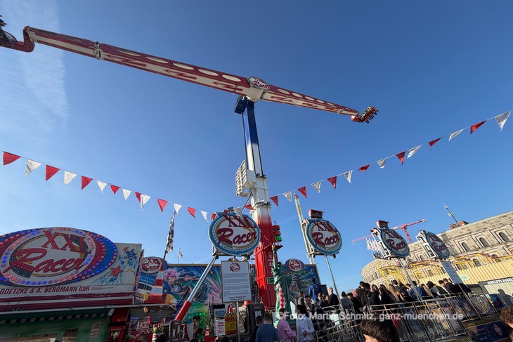 XXL Racer auf dem Nürnberger Frühlings Volksfest 2026 (©Foto: Martin Schmitz)