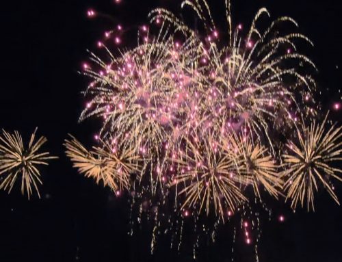 Funkenregen im Takt: Musikfeuerwerk mit 95.5 Charivari krönt das Münchner Frühlingsfest