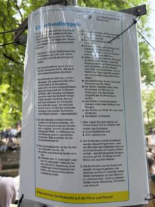 Eisbachwelle ist wieder zurück (©Foto: Martin Schmitz)