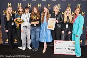 Verleihung des HISTORY-AWARD 2026 in der Hochschule für Fernsehen und Film (HFF) München im Rahmen des DOK.fest München. Moderation Nina Eichinger, Schirmherrschaft- Marcel Reif und die Influencerin Melina Hoischen („Miss History“) . Foto: Gert Krautbauer/The History Channel