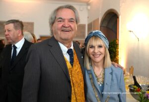 Helmut Markwort und Patricia Riekel - neue Stadträtin für die Freien Demokraten (FDP) bei der Amtsübergabe im Alten Rathaus (Foto: Ingrid Grossmann)