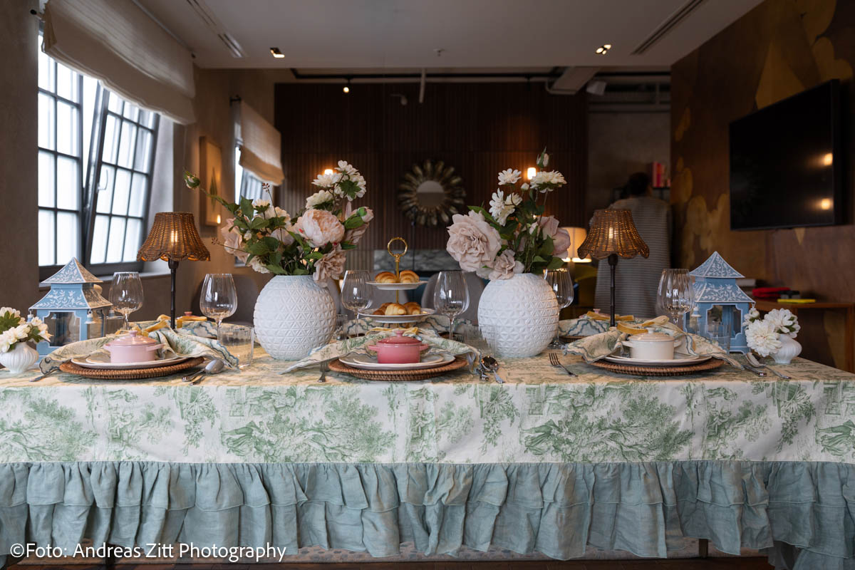 Erfolgs-Duo Tini Schramm und Gloria Epstein brachte mit „Table Desires“ die Kunst des Tischdeckens ins Ingolstadt Village ©Foto: Andreas Zitt Photography