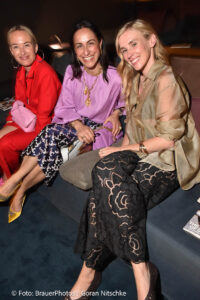 Christine Klimscha, Christina Schulz (Seven Hills), Jennifer Zimmermann („Home of Blossom“) / Ingolstadt Village lud zum Screening „Der Teufel trägt Prada 2“ in die Falks’s Bar im Hotel Bayerischer Hof in München am 21.05.2026 / Foto: BrauerPhotos / G.Nitschke