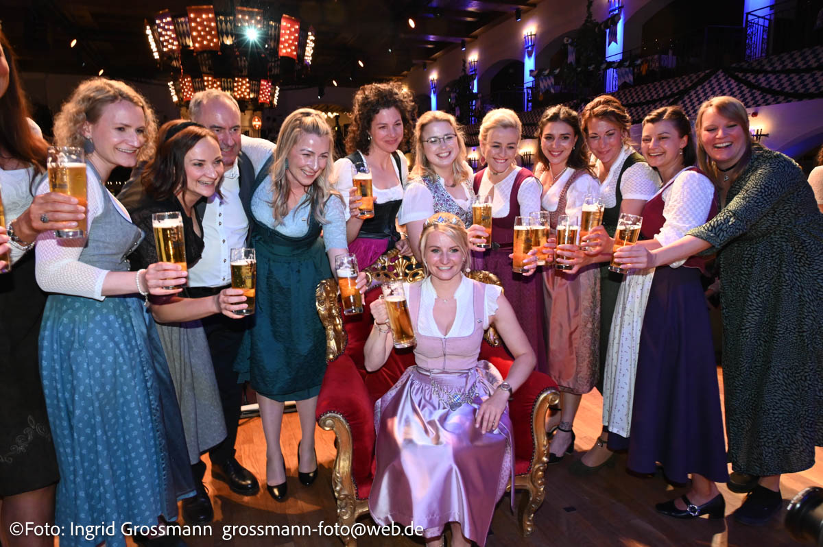 Wahl der Bayerischen Bierkönigin 2026/27 im Löwenbräukeller (©Foto: Ingrid Grossmann) Wahl der Bayerischen Bierkönigin 2026/27 im Löwenbräukeller (©Foto: Ingrid Grossmann)