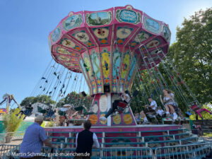 Kettenkarussell von ALexander Diebold auf dem 73. Lohhofer Volksfest 2026 vom 22.05.-31.05.2026 (©Foto: Martin Schmitz)