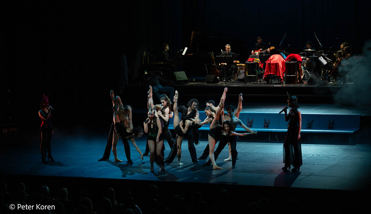 „Dorian Gray“ mit der Enrique Gasa Valga-Dance Company im Deutschen Theater (©Foto: Peter Koren)
