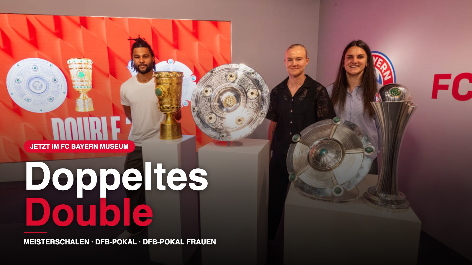 Das erste doppelte Double: Präsentation der Trophäen im Museum (©Foto: FC Bayern Media)