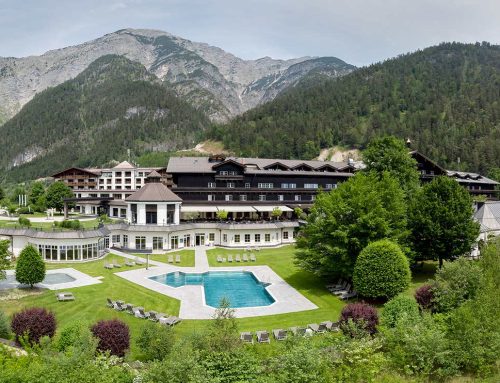 Die Golfsaison im Hotel Gut Brandlhof startet: Endlich wieder abschlagen!