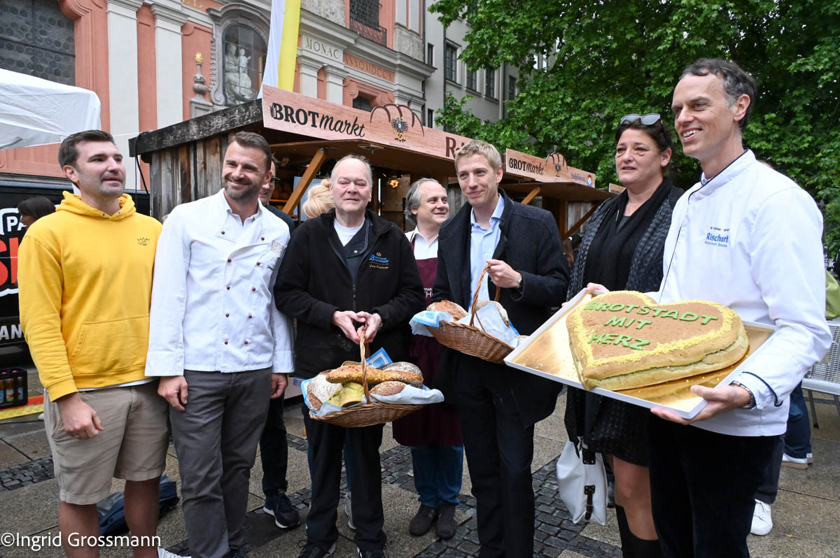 Brotmarkt in der Neuhauser Straße (©Foto: Ingrid Grossmann)