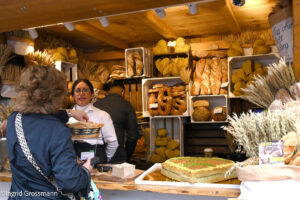 Brotmarkt in der Neuhauser Straße (©Foto:Ingrid Grossmann)