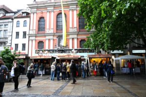 Brotmarkt in der Neuhauser Straße (©Foto:Ingrid Grossmann)