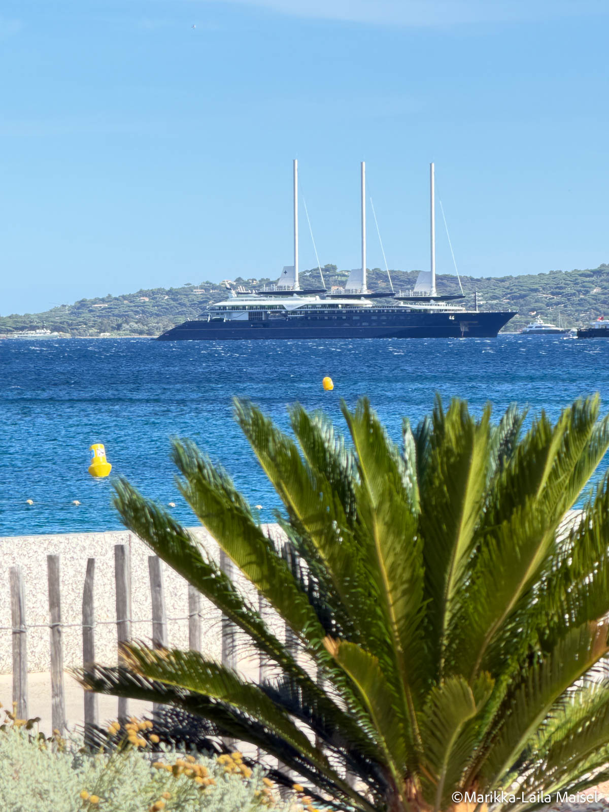 Jeff Bozos „Koru“ unterwegs zwischen St Tropez und Cannes (©Foto: Marikka-Laila Maisel) Jeff Bozos "Koru" unterwegs zwischen St Tropez und Cannes (©Foto: Marikka-Laila Maisel)