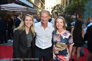 Barbara Göttling mit Rudi Kull (Inhaber Brenner) und Rabea Moeller Brenner Sommerfest in München am 18.06.2026 Foto: BrauerPhotos / G.Nitschke
