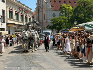 Einzug der Gespanne und Brauer beim Brauertag 2026 mit Freisprechung der Brauer am 20.06.2026 (©Foto: Martin Schmitz)