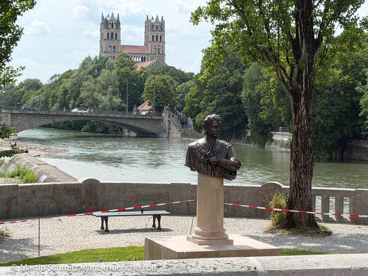 Kini Denkmal auf der Corneliusbrücke (©Foto: Martin Schmitz)