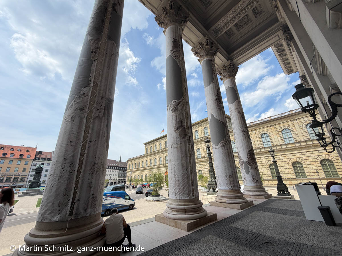 Apollon Stufenbar vor der Bayerischen Staatsoper ab 24.06.2026 (©Foto: Martin Schmitz)