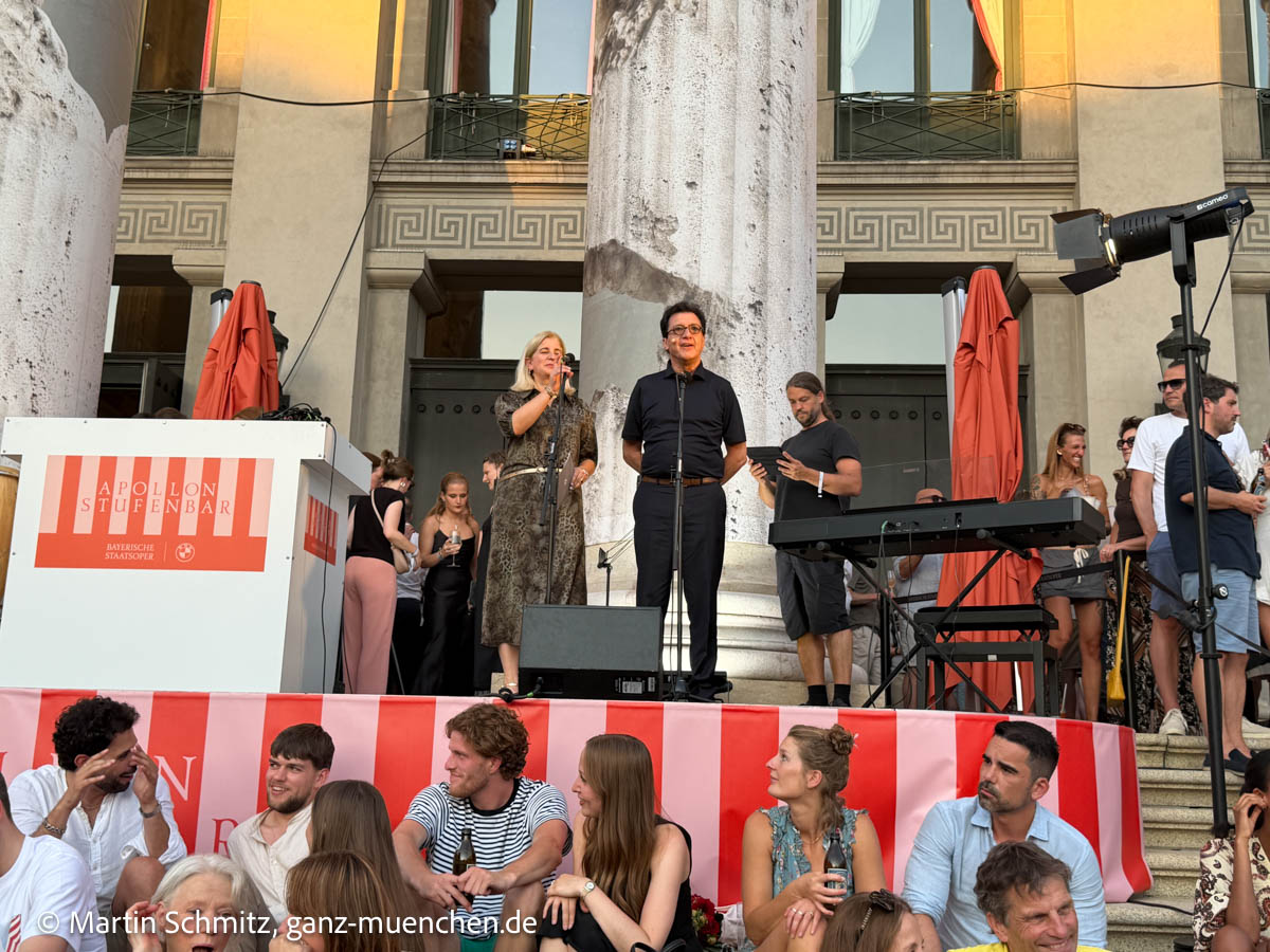 Staatsintendant Serge Dorny und Susanne Eiber vom Global Partner BMW: Opening Apollon Stufenbar am 24.06.2026 (©Foto: Martin Schmitz) Staatsintendant Serge Dorny und Susanne Eiber vom Global Partner BMW: Opening Apollon Stufenbar am 24.06.2026 (©Foto: Martin Schmitz)