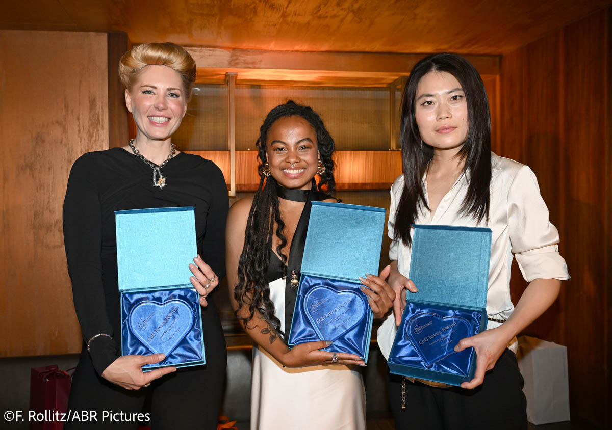 Preisträgerinnen Charlie Stein, Alejandra Cicero, Namju Lee / Verleihung 4. „CeU loves Kunst“-Award / Club europäischer Unternehmerinnen verleiht Preis an Künstlerinnen / Hotel Mandarin Oriental / München / 8. Juni 2026 / Foto: Frank Rollitz / ABR-Pictures
