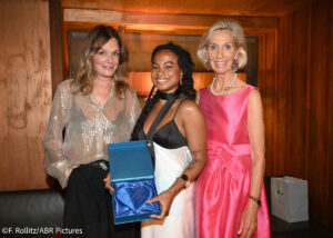 Mon Muellerschoen, Siegerin Alejandra Caicedo, Kristina Tröger (Präsidentin Club europäischer Unternehmerinnen) / Verleihung 4. „CeU loves Kunst“-Award / Club europäischer Unternehmerinnen verleiht Preis an Künstlerinnen / Hotel Mandarin Oriental / München / 8. Juni 2026 / Foto: Frank Rollitz / ABR-Pictures