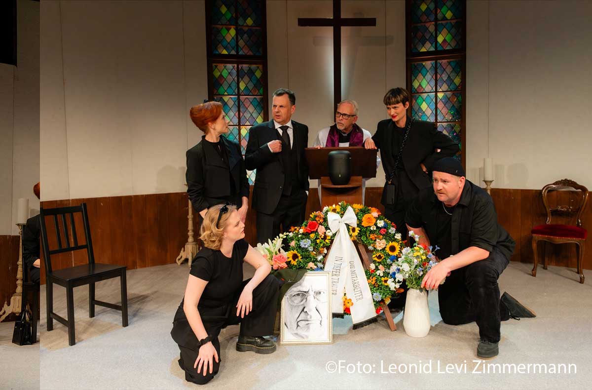 Kalter Weisser Mann: Isabel Mautes, Gerhard Wittmann, Benedikt Paulun, Ralf Komorr, Kim Bormann ©Foto: Leonid Levi Zimmermann Kalter Weisser Mann: Isabel Mautes, Gerhard Wittmann, Benedikt Paulun, Ralf Komorr, Kim Bormann ©Foto: Leonid Levi Zimmermann