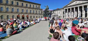 Rund 35.000 Menschen feierten "Oper für alle" auf dem Max-Joseph-Platz. Wagners "Die Walküre" (©Foto: Ingrid Grossmann)