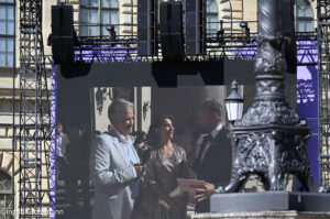 Oper für Alle 2026 Übertragung auf großem Screen vor dem Nationaltheater (©Foto: Ingrid Grossmann)