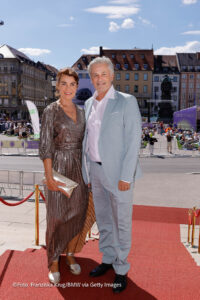 Nicola Tiggeler und Timothy Peach bei "Oper Für Alle“ x BMW 2026 in der Bayerischen Staatsoper am 04.07.2026 in München (©Foto: Franziska Krug/BMW via Getty Images)