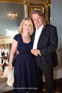 Eva Mandoki und Leslie Mandoki bei "Oper Für Alle“ x BMW 2026 in der Bayerischen Staatsoper am 04.07.2026 in München (©Foto: Franziska Krug/BMW via Getty Images)