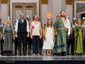 Wagners "Die Walküre" mit Ain Anger (Hunding, 2.v.l.), Joachim Bäckström (Siegmund), Irene Roberts (Sieglinde), Nicholas Brownlee (Wotan), Ekatarina Gubanova (Fricka) beim Schlußapplaus zu "Oper für Alle 2026" am 04.07.2026 im Nationaltheater (©Foto: Martin Schmitz)