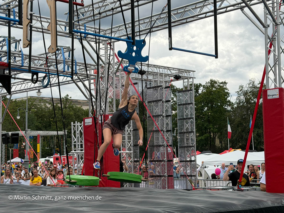 Ninja-Wettkampf „Minga Warrior" auf dem Sportfestival 2026 auf dem Königsplatz (©Foto: Martin Schmitz)
