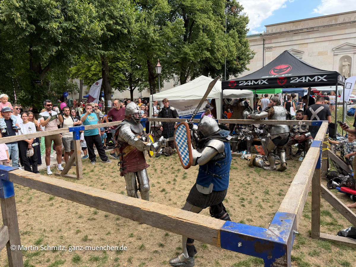 Auch seltenere Sportarten wie Schwertkampf auf Sportfestival 2026 auf dem Königsplatz (©Foto: Martin Schmitz)