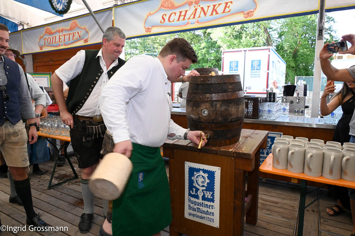 Anstich Bürgerfest Unterhaching 2026 durch den Ersten Bürgermeister Korbinian Rausch (©Foto: Ingrid Grossmann)