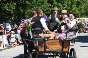 Landrat Göbel mit Frau bei der Leonhardifahrt Siegertsbrunn 2026 (©Foto: Ingrid Grossmann)