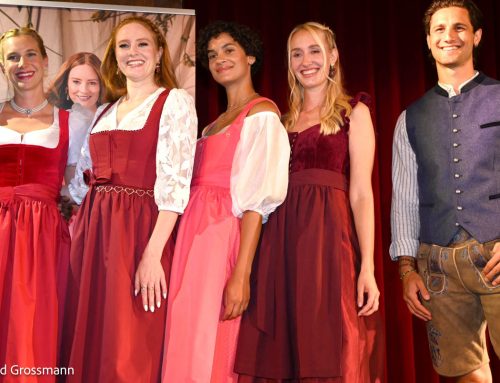 Wiesn-Trends 2026: Angermaier präsentiert neue Trachtenkollektion im Deutschen Theater