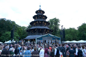 Kocherlball 2026 am Chinesischen Turm (©Foto: Ingrid Grossmann)
