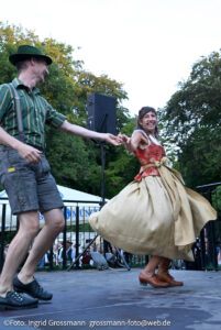 Kocherlball 2026 am Chinesischen Turm (©Foto: Ingrid Grossmann)