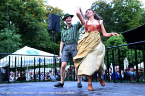 Kocherlball 2026 am Chinesischen Turm (©Foto: Ingrid Grossmann)