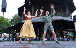 Kocherlball 2026 am Chinesischen Turm (©Foto: Ingrid Grossmann)