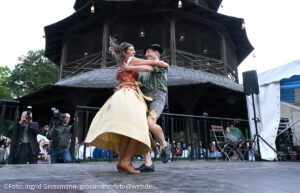 Kocherlball 2026 am Chinesischen Turm (©Foto: Ingrid Grossmann)