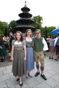 Kocherlball 2026 am Chinesischen Turm (©Foto: Ingrid Grossmann)