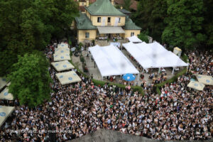 Kocherlball 2026 am Chinesischen Turm (©Foto: Martin Schmitz)