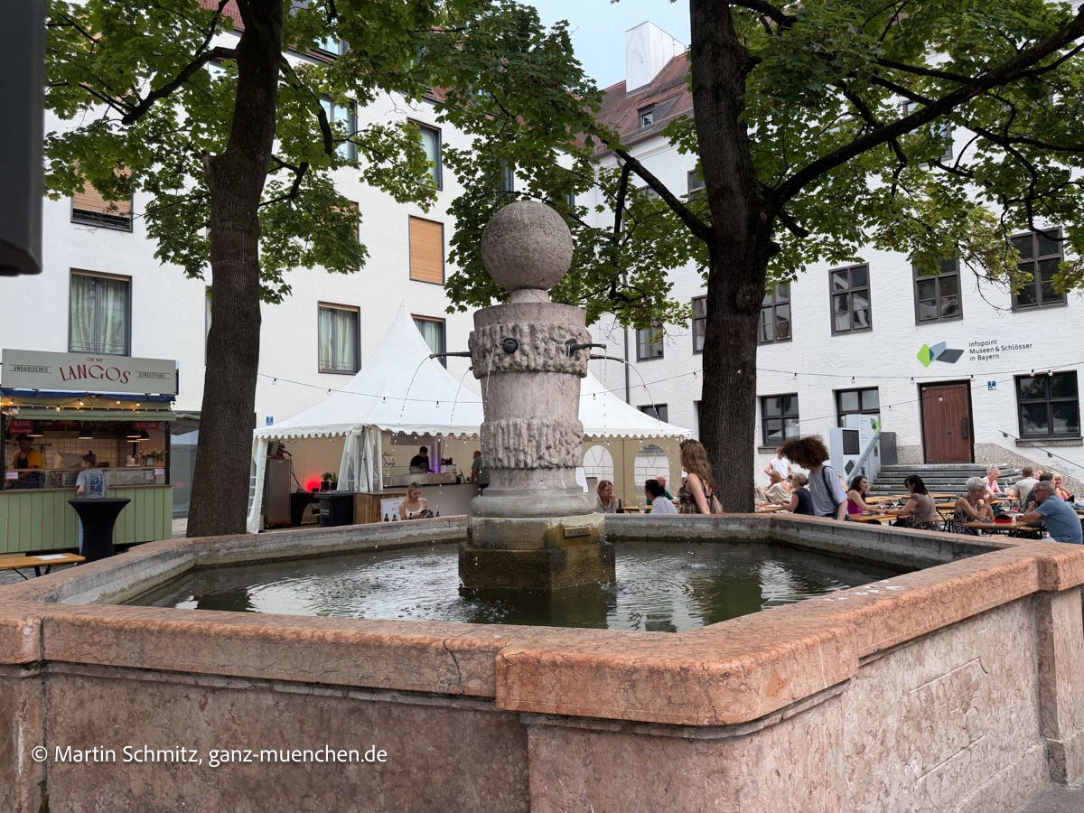 Fränkisches Weinfest im Alten Hof vom 30. Juli bis 16. August 2026 (©Foto: Martin Schmitz)