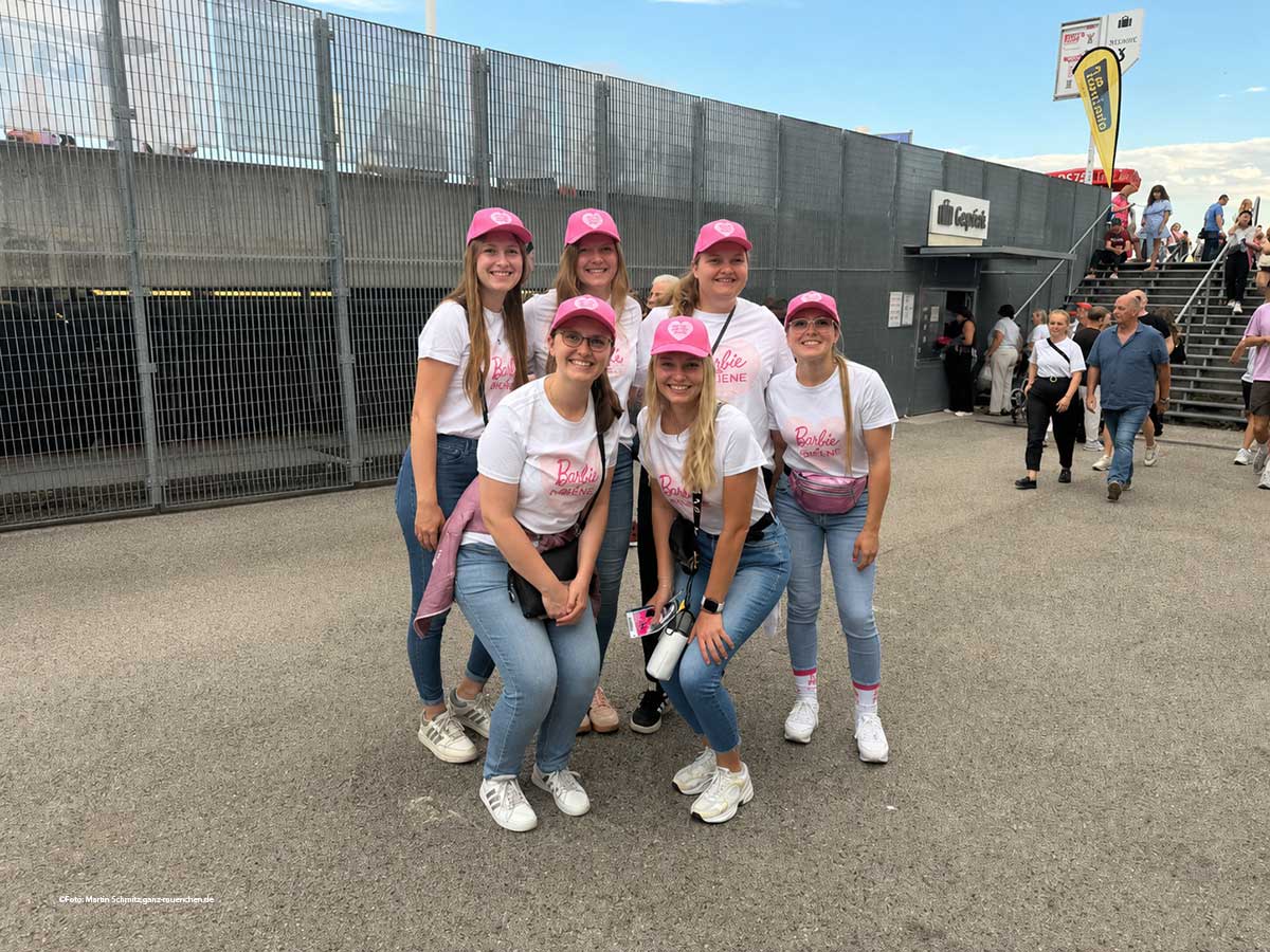 Helene Fiascher Fans vor dem Konzert in der Allianz Arena (©Foto: Martin Schmitz)